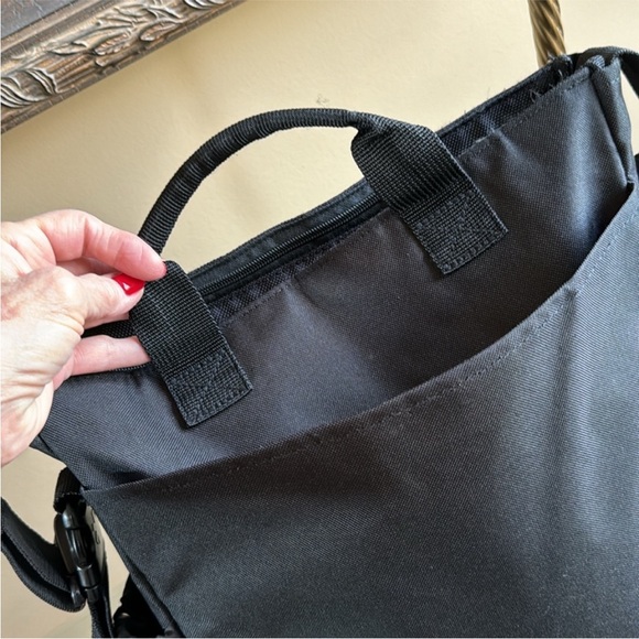 ❣️SKIP HOP BLACK DIAPER BAG ~ CONVERTIBLE SHOULDER STRAP - Picture 6 of 16